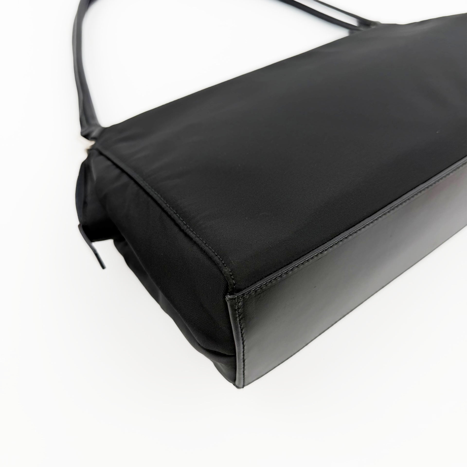PRADA プラダ ショルダーバッグ ブラック ナイロン ヴィンテージ レディース 【中古】