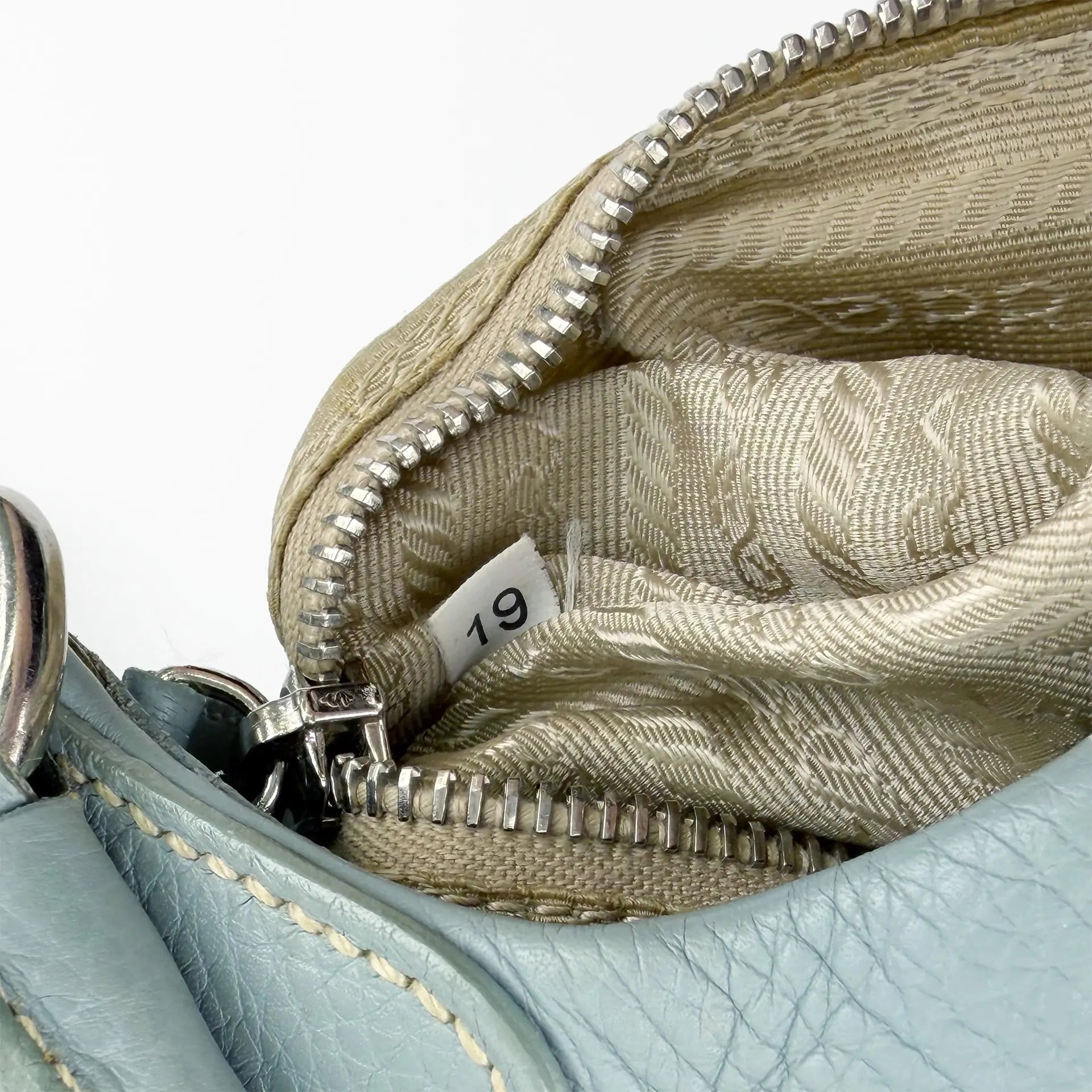 PRADA プラダ ムーン ハンドバッグ ホーボーバッグ ショルダーバッグ スカイブルー ブルー レザー ヴィンテージ レディース 【中古】