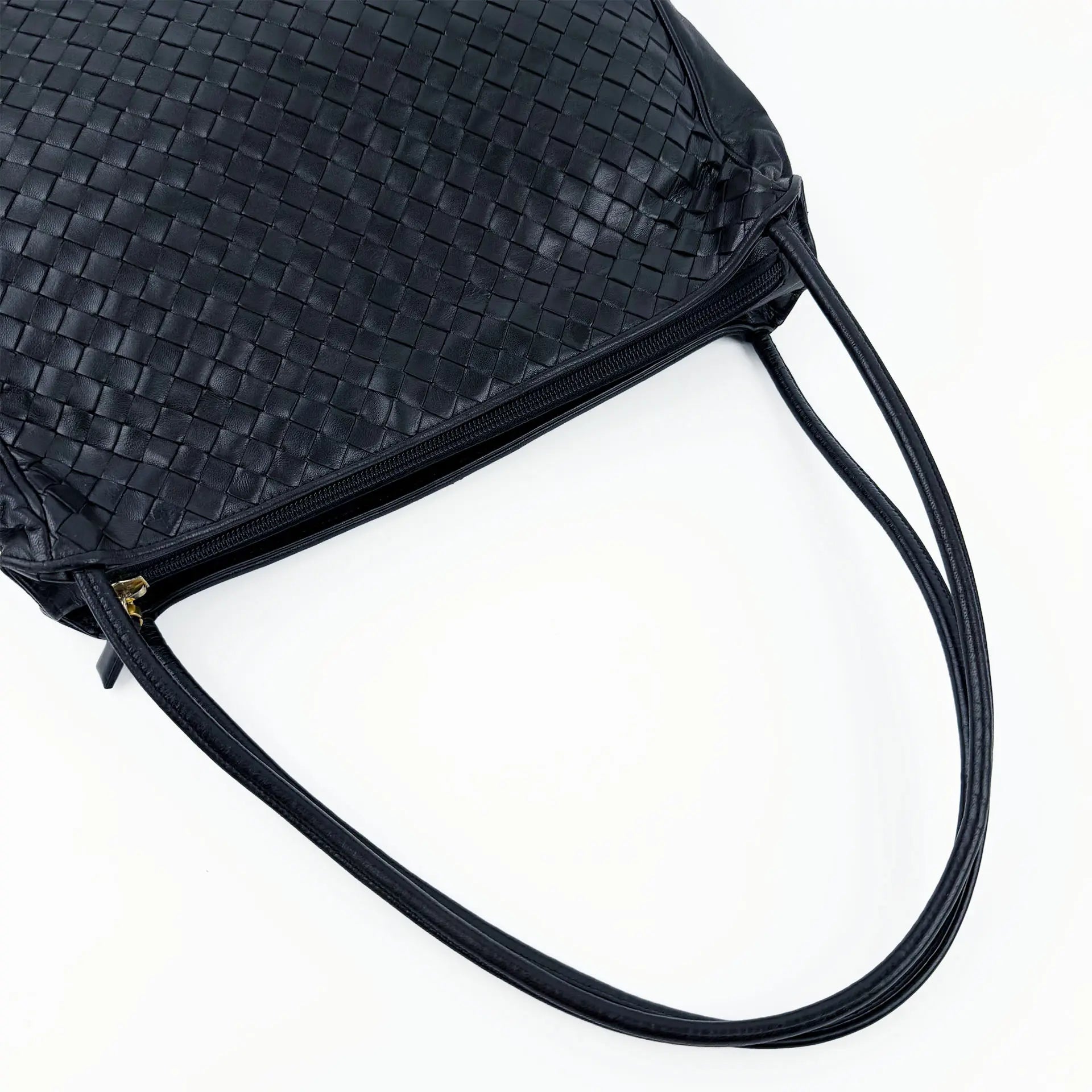 Bottega Veneta ボッテガ・ヴェネタ イントレチャート ショルダーバッグ ホーボーバッグ ブラック レザー ヴィンテージ レディース 【中古】
