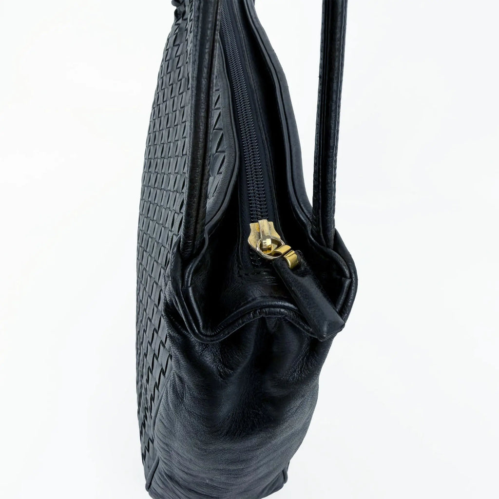 Bottega Veneta ボッテガ・ヴェネタ イントレチャート ショルダーバッグ ホーボーバッグ ブラック レザー ヴィンテージ レディース 【中古】